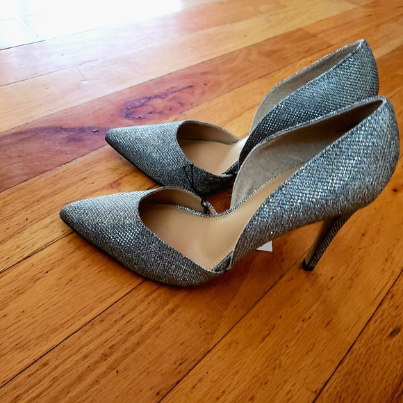 NWTs express metallic silver d'orsay pumps - Picture 3 of 8